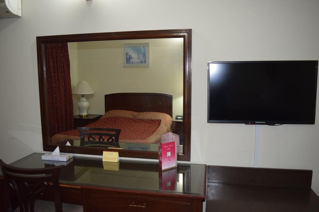 Carlton Tower Hotel Lahore Zimmer foto
